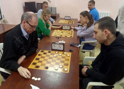 Спорт за столом: в Волгодонске определили сильнейших шахматистов и шашистов 