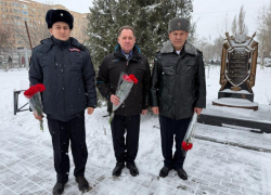 Волгодонские полицейские почтили память погибших коллег в преддверии Дня защитника Отечества