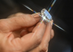 В Волгодонске встреча на базе отдыха завершилась кражей кольца с бриллиантами за несколько десятков тысяч рублей