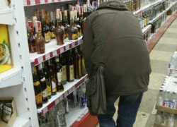 В Волгодонске невменяемый воришка пытался украсть водку из гипермаркета