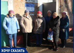 После превращения двора в помойку волгодонцам повысили плату за коммунальные услуги