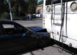 В Волгодонске легковушка влетела в троллейбус 