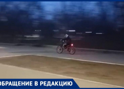 По парку "Победы" на мопеде: горожане возмущены наглым поведением молодежи