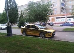 В Волгодонске появился золотой автомобиль
