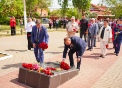 Волгодонск помнит: как горожане почтили память героев к 80-летию Победы