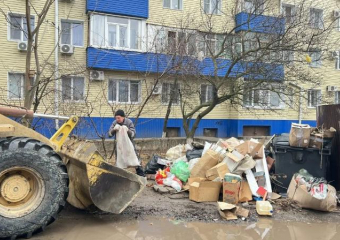 Волгодонск становится чище: коммунальщики продолжают борьбу с мусором на улицах города