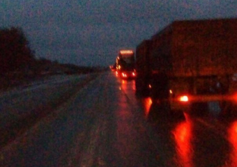 Люди несколько часов мерзли в автобусах и фурах на обледенелой трассе под Цимлянском из-за равнодушия властей 