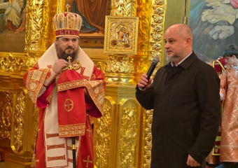 Дмитрий Вельможко встретил Пасху в кафедральном соборе вместе с горожанами