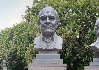 Добробабин – пособник нацистов или герой, и что делать с его памятником: мнение читателей «Блокнота»