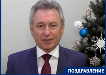Глава администрации Виктор Мельников поздравил волгодонцев с наступающим Новым годом 