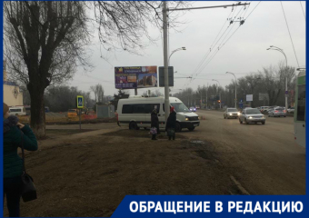 Волгодонцы вынуждены перебегать проезжую часть из-за переноса остановки