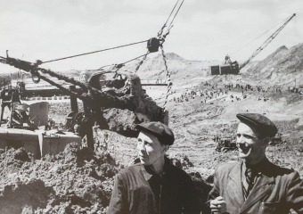 Десятки редких фотографий строительства Цимлянского гидроузла представили в краеведческом музее