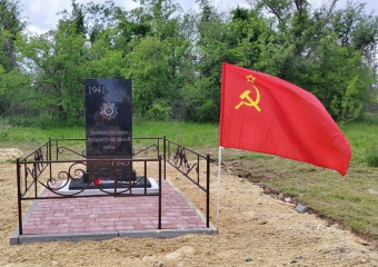 В Морозовском районе установили новый памятник советскому солдату взамен уничтоженного: глава поселения сдержал слово