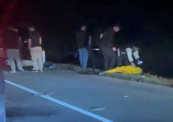 Автомобили врезались в брошенный «Тонар»: смертельное ДТП в районе хутора Потапов унесло жизни людей, в автобусе ехала женская команда по хоккею на траве