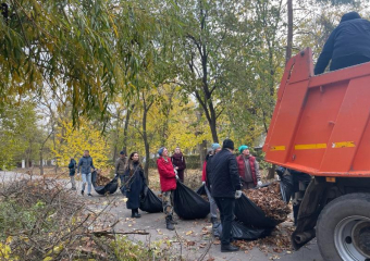 Ураганный ветер в минувшие выходные добавил работы коммунальщикам Волгодонска