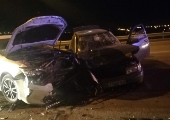 Лобовое ДТП на путепроводе парализовало движение на Строителей почти на час 