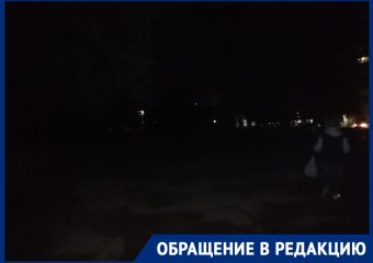 «Без фонарика не пройти»: люди жалуются на темень в районе «Дубравушки»