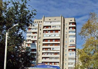 Несколько десятков человек эвакуировали из-за задымления балкона в высотке на Ленина 