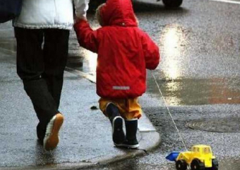 ГИБДД Волгодонска просит водителей быть внимательными во время осенних детских каникул 