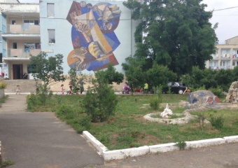 В Цимлянске подросток изуродовал свастикой турбазу «Чайка» 