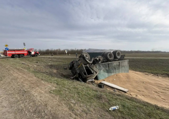 «Китаец» с трейлером против «татарина» с зерном: подробности зрелищного ДТП у ворот Волгодонска 