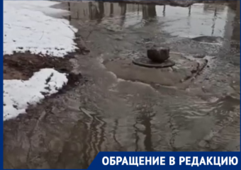 Под воду ушла улица Черникова в Волгодонске из-за коммунальной аварии 