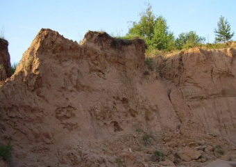 Двое мужчин погибли под завалом песка в Зимовниковском районе