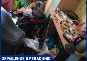 Горы мусора в комнате складирует сосед по квартире 62-летней волгодончанки