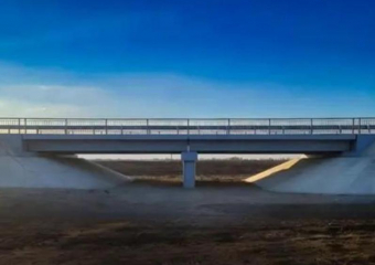 В Зимовниковском районе за 38 миллионов рублей отремонтировали мост 