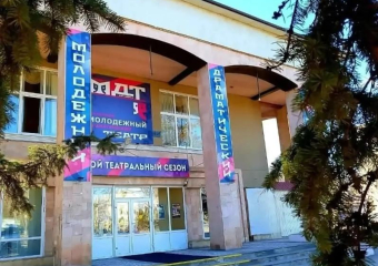 Десятая осень Волгодонского молодежного драмтеатра: юбилейный сезон и премьера о чувствах