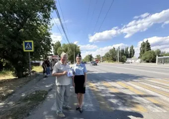 Безопасность для тех, кому за 60: волгодонские полицейские научили пенсионеров правилам дорожного движения