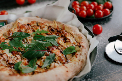 Неаполитанская пицца в дровяной печи в «Папа Пицца» - 