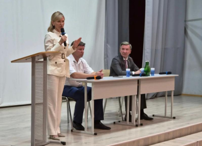 Защита интересов учителей и прямой диалог: Екатерина Стенякина встретилась с педагогами Волгодонска