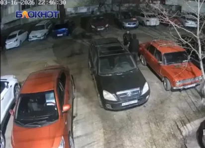 «Бензина и денег не было, но доехать как-то надо было»: двое подростков слили горючее из раритетной «копейки», а потом извинились