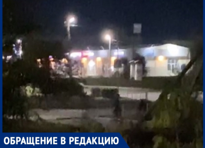 В Волгодонске подростки в первом часу ночи что-то искали в коллекторе и укатили люк прочь