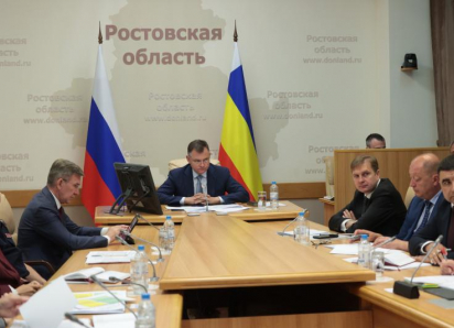 Юрий Слюсарь потребовал быстрее строить детские площадки в Ростовской области 