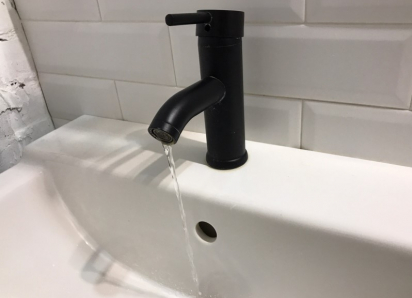 В Волгодонске устранение коммунальной аварии затруднено из-за отсутствия доступа в квартиру