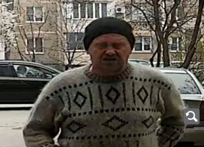 Волгодонец пометил фекалиями двери на подъезде многоквартирного дома