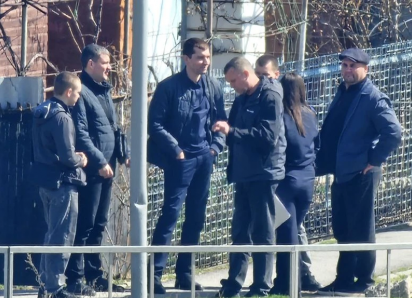 На месте нападения мужчины на школьниц в Волгодонске проводятся следственные мероприятия