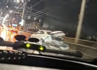 Оторвало колесо и разнесло задок: массовое ДТП произошло на путепроводе ночью 