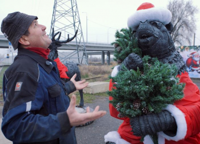 Шиномонтажник-волшебник: Вячеслав Горюнов дарит Волгодонску сказку из старых автопокрышек