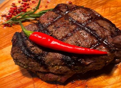 Товар дня: отборный стейк из мраморной говядины в пабе «Желтый слон»