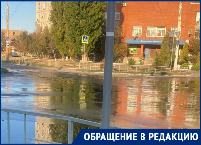 «Венеция с душком»: окрестности налоговой затопило море из фекалий 