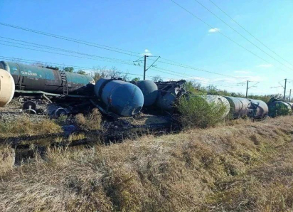  Уложили 300 метров нового пути: движение поездов в Орловском районе полностью восстановили после крушения нефтеналивного состава
