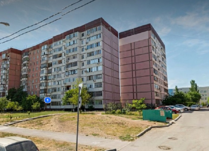 Пожилую волгодончанку обнаружили мертвой у стен высотного дома на улице Гагарина 