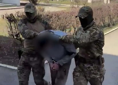 Применил насилие к мужчине: в Волгодонске задержали опасного вымогателя-металлиста, который ставил людей «на счетчик»