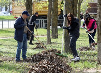 Более 5 тысяч волгодонцев вышли на субботник и собрали почти тонну мусора