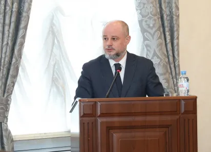 «Впереди много важных дел»: Дмитрий Вельможко отчитался о работе в 2025 году перед депутатами 