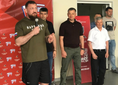 Звезда российского бокса Дмитрий Кудряшов поделился опытом с молодыми спортсменами ЛНР