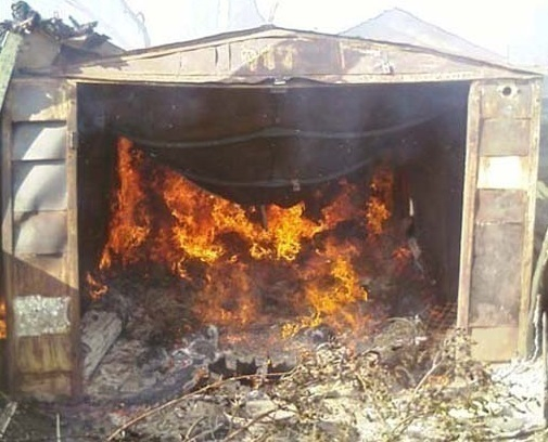 В Волгодонске на Морской выгорел гараж